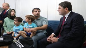 Adalet Bakanı Tunç, Adıyaman'da depremzedeleri ziyaret etti