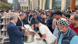 Almanya'da muharrem ayı münasebetiyle aşure dağıtıldı