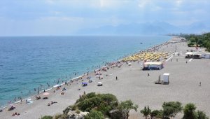 Antalya sahillerinde sıcak hava yoğunluğu