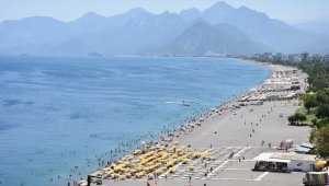 Antalya'da sıcak hava etkili oluyor