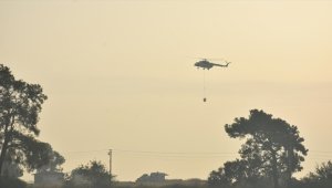 Antalya'nın Kemer ilçesindeki orman yangınına havadan ve karadan müdahale sürüyor