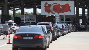 Avrupa'da yaşayan Türklerin tatil için yurda gelişleri sürüyor