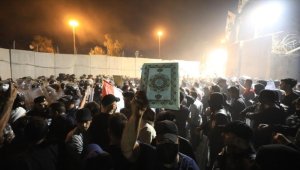 Bağdat'ta İsveç Büyükelçiliği ateşe verildi