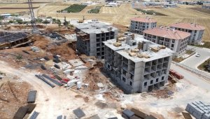 Bakan Özhaseki: Nurdağı'nda toplam 2 bin 909 konutumuzun inşasını hızla sürdürüyoruz