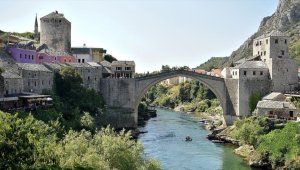 Bosna Hersek'teki Osmanlı mirası Mostar Köprüsü'nün yeniden açılmasının 19'uncu yılı