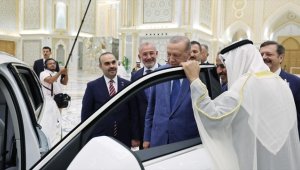 Cumhurbaşkanı Erdoğan BAE Devlet Başkanı Al Nahyan'a Togg hediye etti
