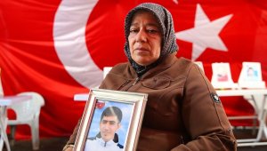Diyarbakır annelerinden Zeliha Yaşa: Evlatlarımız gelmeden buradan gitmeyeceğiz