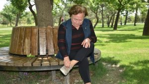 Emekli öğretmen ortopedik ayakkabı özlemine öğrencisinin desteğiyle kavuştu