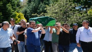 Eskişehir'de iki motosikletin çarpışması sonucu hayatını kaybeden 18 yaşındaki genç kız toprağa verildi