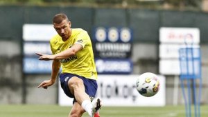 Fenerbahçe'nin yeni transferi Edin Dzeko, takımla ilk antrenmanına çıktı