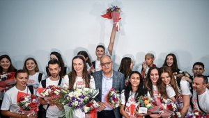 FIVB Milletler Ligi'nde şampiyon olan Filenin Sultanları İstanbul'a döndü