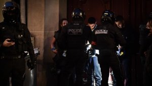 Fransa'da olaylı protestoların 5. gecesinde 121 kişi gözaltına alındı