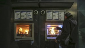 Fransa'da sokaklar polis kurşunuyla ölen genç için savaş alanına döndü