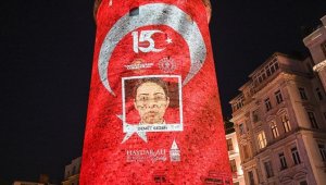 Galata Kulesi'ne 15 Temmuz şehitlerinin fotoğrafları yansıtıldı