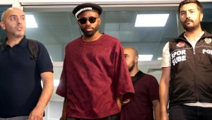 Galatasaray'ın transfer görüşmesi yaptığı Cedric Bakambu İstanbul'a geldi