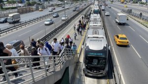 İstanbul'da bazı metrobüslerin klimalarının çalışmaması tepki çekiyor
