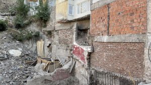 İstanbul'da inşaat kazısı sırasında çevredeki bazı binaların kolonları çatladı 