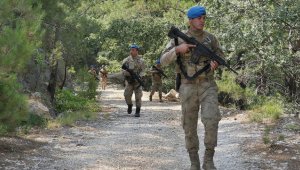 Jandarma komandolar, olası orman yangınlara karşı Kazdağları'nda devriyeye başladı