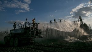 Kanada'nın orman yangınlarıyla mücadelesine farklı ülkelerden 1470'in üzerinde itfaiyeci katılıyor