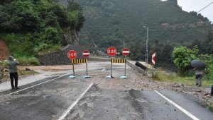 Karadeniz-Akdeniz Yolu'nda heyelanlar meydana geldi