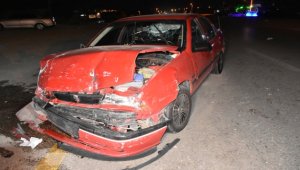 Kırıkkale'de iki otomobil çarpıştı 3 kişi yaralandı