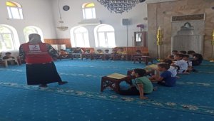 Kırşehir Kızılay Şubesi, yaz Kur'an kursu öğrencilerine ikramda bulundu