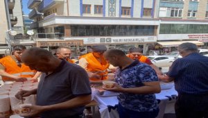 Kırşehir'de vatandaşlara aşure dağıtıldı