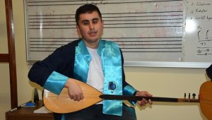 Konservatuvar birincisi görme engelli Fırat, devlet sanatçısı olmak istiyor