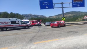 Konya'da iki otomobilin çarpışması sonucu 5 kişi yaralandı