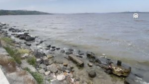 Küçükçekmece Gölü kahverengiye büründü