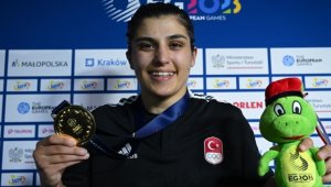 Milli boksör Busenaz Sürmeneli Avrupa Şampiyonu