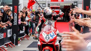 Milli motosikletçi Bahattin Sofuoğlu, Çekya'daki ikinci yarışta da 3. oldu