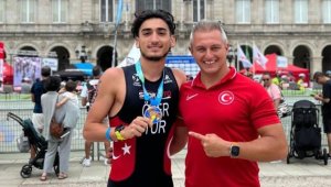 Milli triatlon sporcusu Uğurcan Özer, İspanya'da üçüncü oldu