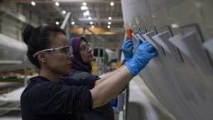 Rüzgar türbinleri İzmir'den "kanatlanıyor"