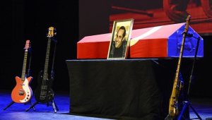 Sanatçı Özkan Uğur son yolculuğuna uğurlandı