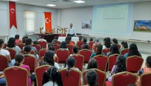 Sarıoğlan'da yaz okulu öğrencilerine seminer verildi