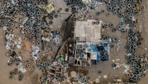 Şili'nin Atacama Çölü binlerce çöp yığınıyla kaplandı