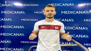 Sivasspor'un yeni transferi Abdulkadir Parmak sağlık kontrolünden geçti