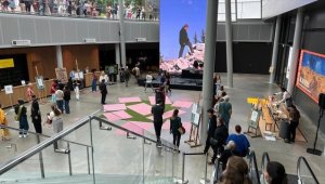 Türk sanatçının deprem konulu eseri dünyaca ünlü Van Gogh Müzesi'nde sergilendi