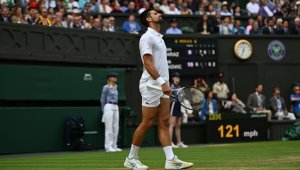 Wimbledon'ın final maçında raketini kıran Djokovic'e para cezası verildi