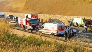 Ankara'da çöp kamyonuyla otomobilin çarpışması sonucu 2 kişi öldü