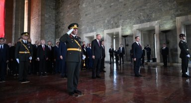 Cumhurbaşkanı Erdoğan başkanlığındaki devlet erkanı, Anıtkabir'i ziyaret etti