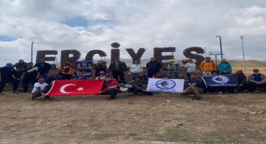 Erciyes ve Ağrı dağlarına 30 Ağustos Zafer Tırmanışı yapıldı
