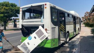 Kayseri'de halk otobüsü ile kamyonetin çarpıştığı kazada 5 kişi yaralandı