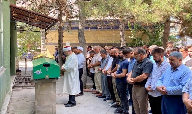 Kırşehir'de otomobilin çarptığı 2 yayadan biri öldü