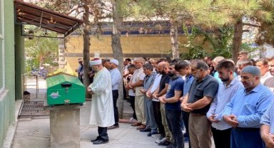 Kırşehir'de otomobilin çarptığı 2 yayadan biri öldü