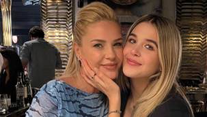 Kızı güzelliğiyle büyüledi! Emine Ün'ün kızını görenler şaşkınlığını gizleyemedi: 'İkiz gibisiniz'