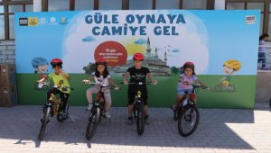 Konya'da 40 gün sabah namazını camide kılan çocuklara bisiklet hediye edildi