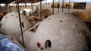 Konya'nın geleneksel düğün pilavı tarihi hamam manzarasında sunuluyor