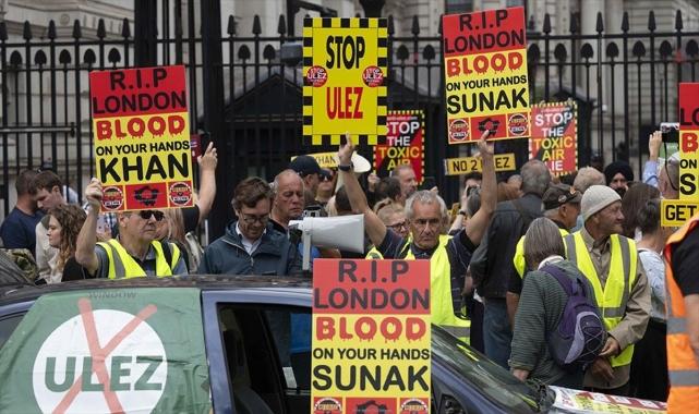 Londra'da yürürlüğe giren "Ultra Düşük Emisyon Bölgesi" uygulaması protesto edildi